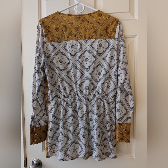 Women's Suzanne Betro Weekend mixed print faux wrap top Size M - Picture 7 of 8